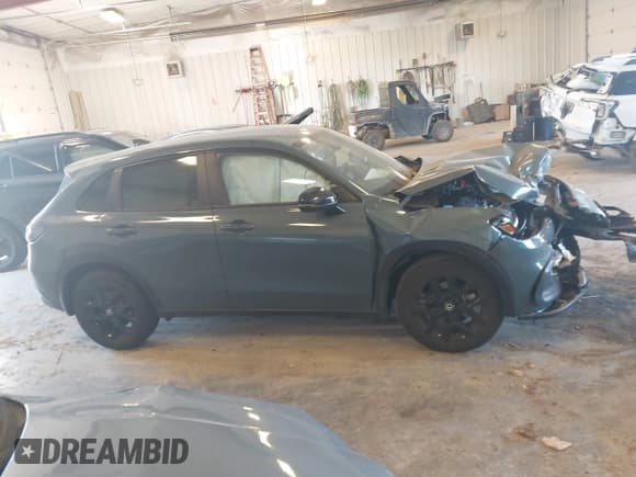 ✅ 2025 Honda HR-V Sport • VIN: 3CZRZ2H58SM724215 • Lot: 43375187. Wystawiony na IAAI z przebiegiem 7 706 mil. Bezpłatny archiwum sprzedaży aukcyjnych z USA i szczegółowy raport historii pojazdu na DreamBid. Zdjęcie 13.