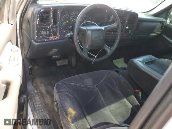 ✅ 2001 GMC Sierra 1500 Work Truck • VIN: 1GTEC14V21E149846 • Lot: 68165515. Listed on Copart with 338,186 mi. Free auction sales archive from the USA and detailed vehicle history report at DreamBid. Image 8.