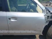 ✅ 2015 Lexus LX 570 • VIN: JTJHY7AX5F4164925 • Lot: 42647730. Listed on IAAI with 119,052 mi. Free auction sales archive from the USA and detailed vehicle history report at DreamBid. Image 19.