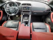 ✅ 2018 Jaguar F-Pace S • VIN: SADCM2FV4JA279727 • Lot: 66544805. Wystawiony na Copart z przebiegiem 52 106 mil. Bezpłatny archiwum sprzedaży aukcyjnych z USA i szczegółowy raport historii pojazdu na DreamBid. Zdjęcie 8.