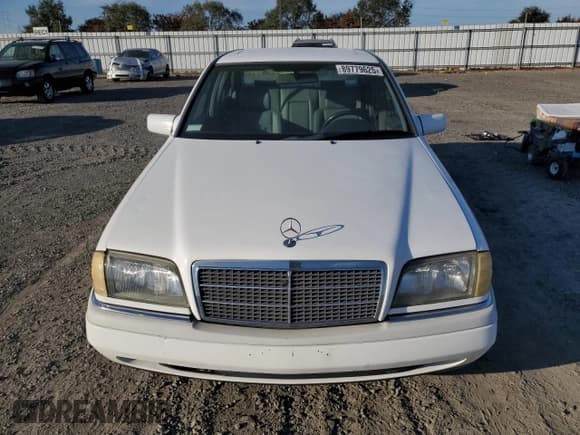 ✅ 1994 Mercedes-Benz 200 220 • VIN: WDBHA22E7RF004365 • Lot: 89779625. Wystawiony na Copart z przebiegiem 185 810 mil. Bezpłatny archiwum sprzedaży aukcyjnych z USA i szczegółowy raport historii pojazdu na DreamBid. Zdjęcie 5.