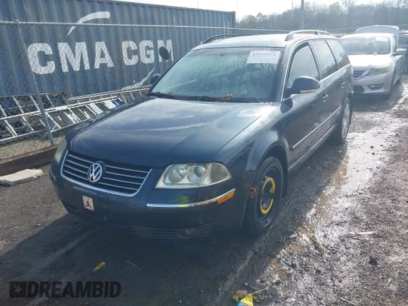✅ 2005 Volkswagen Passat GLX • VIN: WVWYU63B75E040674 • Lot: 43775934. Listed on IAAI with 272,182 mi. Free auction sales archive from the USA and detailed vehicle history report at DreamBid. Image 2.