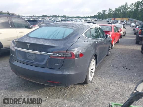 ✅ 2016 Tesla Model S 90D • VIN: 5YJSA1E29GF170486 • Lot: 42901259. Listed on IAAI with 81,877 mi. Free auction sales archive from the USA and detailed vehicle history report at DreamBid. Image 4.