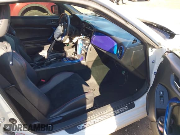 ✅ 2013 Subaru BRZ Limited • VIN: JF1ZCAC18D1604653 • Lot: 41276046. Listed on IAAI with 123,679 mi. Free auction sales archive from the USA and detailed vehicle history report at DreamBid. Image 5.