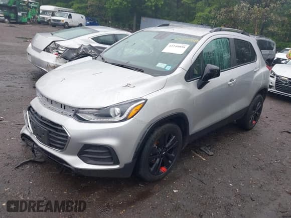 ✅ 2022 Chevrolet Trax LT • VIN: KL7CJPSM9NB507961 • Lot: 42249858. Wystawiony na IAAI z przebiegiem 53 737 mil. Bezpłatny archiwum sprzedaży aukcyjnych z USA i szczegółowy raport historii pojazdu na DreamBid. Zdjęcie 18.