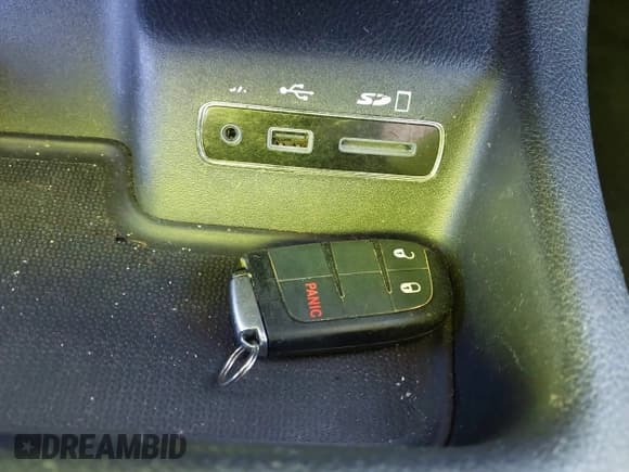 ✅ 2015 Dodge Durango SXT • VIN: 1C4RDJAG3FC128446 • Лот: 43685375. Опубликован ранее на IAAI с пробегом 181 079 миль. Бесплатный доступ к архиву аукционных продаж из США и подробный отчёт об истории автомобиля на DreamBid. Изображение 11.