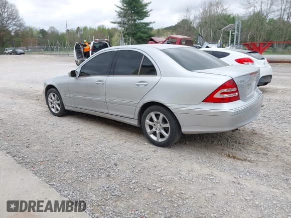 ✅ 2007 Mercedes-Benz C 280 Luxury • VIN: WDBRF92H07F876411 • Lot: 41942611. Wystawiony na IAAI z przebiegiem 250 976 mil. Bezpłatny archiwum sprzedaży aukcyjnych z USA i szczegółowy raport historii pojazdu na DreamBid. Zdjęcie 3.