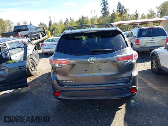 ✅ 2016 Toyota Highlander XLE • VIN: 5TDJKRFH3GS319268 • Lot: 43331180. Wystawiony na IAAI z przebiegiem 136 348 mil. Bezpłatny archiwum sprzedaży aukcyjnych z USA i szczegółowy raport historii pojazdu na DreamBid. Zdjęcie 17.
