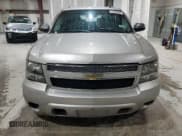 ✅ 2009 Chevrolet Suburban LS • VIN: 1GNFC16089R249869 • Лот: 81688434. Опубликован ранее на Copart с пробегом 174 768 миль. Бесплатный доступ к архиву аукционных продаж из США и подробный отчёт об истории автомобиля на DreamBid. Изображение 5.