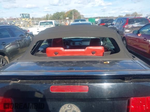 ✅ 2007 Ford Mustang GT Deluxe • VIN: 1ZVHT85H475351625 • Lot: 40863228. Wystawiony na IAAI z przebiegiem 147 376 mil. Bezpłatny archiwum sprzedaży aukcyjnych z USA i szczegółowy raport historii pojazdu na DreamBid. Zdjęcie 17.