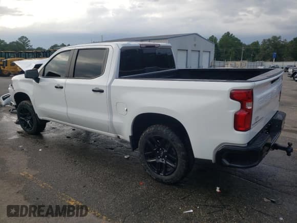✅ 2021 Chevrolet Silverado 1500 LT Trail Boss • VIN: 3GCPYFED9MG295722 • Lot: 70243144. Wystawiony na Copart z przebiegiem 76 753 mil. Bezpłatny archiwum sprzedaży aukcyjnych z USA i szczegółowy raport historii pojazdu na DreamBid. Zdjęcie 2.