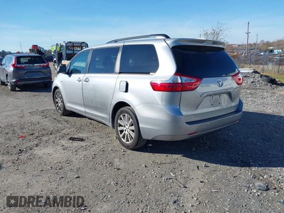 ✅ 2017 Toyota Sienna XLE • VIN: 5TDDZ3DC7HS187839 • Lot: 43773109. Listed on IAAI with 47,247 mi. Free auction sales archive from the USA and detailed vehicle history report at DreamBid. Image 3.