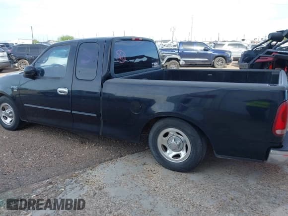 ✅ 2001 Ford F-150 XL • VIN: 1FTRX17W11NA49795 • Lot: 43803095. Listed on IAAI with Not provided. Free auction sales archive from the USA and detailed vehicle history report at DreamBid. Image 3.