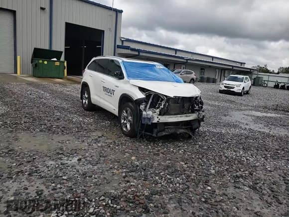 ✅ 2018 Toyota Highlander Hybrid Limited • VIN: 5TDDGRFH6JS040581 • Лот: 81067465. Опубликован ранее на Copart с пробегом 201 244 миль. Бесплатный доступ к архиву аукционных продаж из США и подробный отчёт об истории автомобиля на DreamBid. Изображение 14.