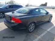 ✅ 2011 Volvo C70 • VIN: YV1672MC6BJ108927 • Лот: 43517736. Опубликован ранее на IAAI с пробегом 183 156 миль. Бесплатный доступ к архиву аукционных продаж из США и подробный отчёт об истории автомобиля на DreamBid. Изображение 4.