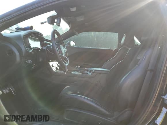 ✅ 2020 Dodge Challenger R/T 50th Anniversary • VIN: 2C3CDZBT9LH223106 • Lot: 60291185. Wystawiony na Copart z przebiegiem 39 190 mil. Bezpłatny archiwum sprzedaży aukcyjnych z USA i szczegółowy raport historii pojazdu na DreamBid. Zdjęcie 7.