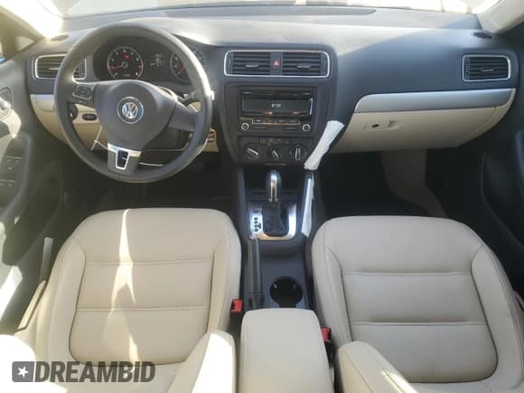 ✅ 2013 Volkswagen Jetta SE • VIN: 3VWDP7AJ4DM398908 • Лот: 57707775. Опубликован ранее на Copart с пробегом 70 970 миль. Бесплатный доступ к архиву аукционных продаж из США и подробный отчёт об истории автомобиля на DreamBid. Изображение 8.