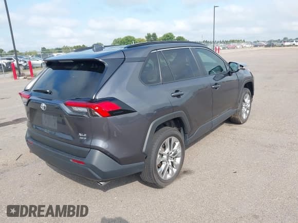 ✅ 2024 Toyota RAV4 XLE Premium • VIN: 2T3A1RFV3RC462216 • Lot: 43183387. Wystawiony na IAAI z przebiegiem 23 819 mil. Bezpłatny archiwum sprzedaży aukcyjnych z USA i szczegółowy raport historii pojazdu na DreamBid. Zdjęcie 4.