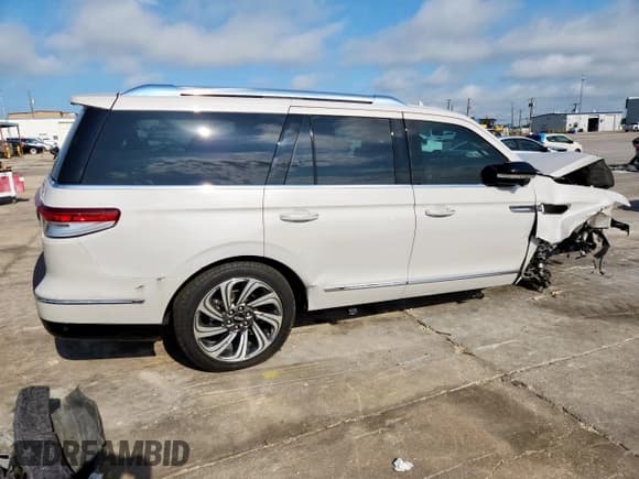 ✅ 2024 Lincoln Navigator Reserve • VIN: 5LMJJ2LG7REL04196 • Lot: 60986505. Wystawiony na Copart z przebiegiem 15 809 mil. Bezpłatny archiwum sprzedaży aukcyjnych z USA i szczegółowy raport historii pojazdu na DreamBid. Zdjęcie 3.