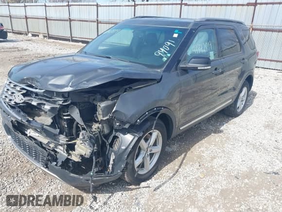 ✅ 2017 Ford Explorer XLT • VIN: 1FM5K8D86HGA94091 • Lot: 41842819. Wystawiony na IAAI z przebiegiem 60 203 mil. Bezpłatny archiwum sprzedaży aukcyjnych z USA i szczegółowy raport historii pojazdu na DreamBid. Zdjęcie 17.