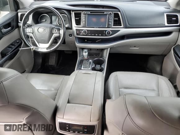 ✅ 2015 Toyota Highlander XLE • VIN: 5TDJKRFH1FS103255 • Lot: 85941595. Listed on Copart with 172,332 mi. Free auction sales archive from the USA and detailed vehicle history report at DreamBid. Image 8.