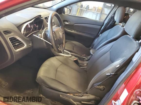 ✅ 2013 Dodge Avenger SE • VIN: 1C3CDZAB5DN700390 • Lot: 87269634. Wystawiony na Copart z przebiegiem 101 066 mil. Bezpłatny archiwum sprzedaży aukcyjnych z USA i szczegółowy raport historii pojazdu na DreamBid. Zdjęcie 7.