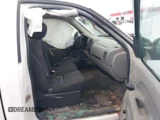 2011 Chevrolet Silverado 1500 Work Truck z VIN 1GCNCPEX1BZ117936, wystawiony jako IAAI lot #43557928 z przebiegiem Nie podano mil oraz . Historia ofert i sprzedaży dostępna na DreamBid. Obrazek 5.