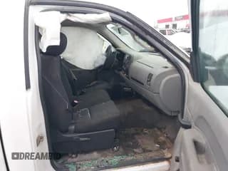 ✅ 2011 Chevrolet Silverado 1500 Work Truck • VIN: 1GCNCPEX1BZ117936 • Lot: 43557928. Wystawiony na IAAI z przebiegiem Nie podano. Bezpłatny archiwum sprzedaży aukcyjnych z USA i szczegółowy raport historii pojazdu na DreamBid. Zdjęcie 5.