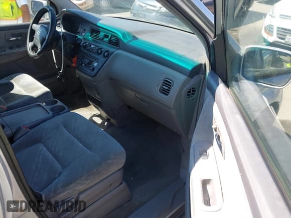 ✅ 2004 Honda Odyssey EX-RES • VIN: 5FNRL18884B110770 • Lot: 43160984. Listed on IAAI with 207,778 mi. Free auction sales archive from the USA and detailed vehicle history report at DreamBid. Image 5.