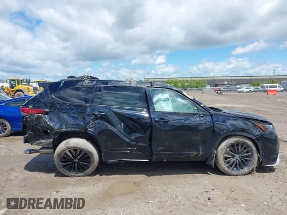 ✅ 2023 Toyota Highlander L • VIN: 5TDKDRBH2PS523855 • Lot: 42315717. Listed on IAAI with Not provided. Free auction sales archive from the USA and detailed vehicle history report at DreamBid. Image 13.