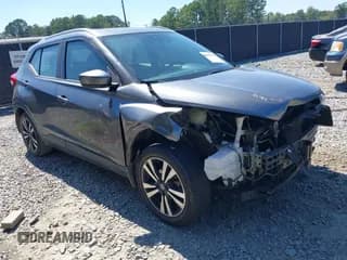 ✅ 2020 Nissan Kicks SV • VIN: 3N1CP5CV2LL525794 • Лот: 43185045. Опубликован ранее на IAAI с пробегом 104 756 миль. Бесплатный доступ к архиву аукционных продаж из США и подробный отчёт об истории автомобиля на DreamBid. Изображение 1.