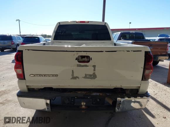 ✅ 2006 Chevrolet Silverado 2500HD LT3 • VIN: 1GCHK23D36F245470 • Лот: 43798344. Опубликован ранее на IAAI с пробегом 226 617 миль. Бесплатный доступ к архиву аукционных продаж из США и подробный отчёт об истории автомобиля на DreamBid. Изображение 16.