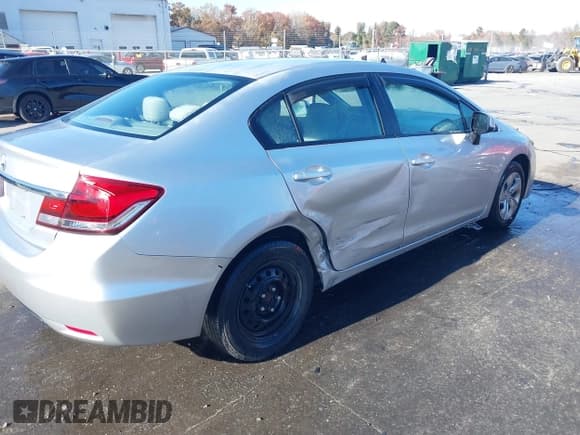 ✅ 2013 Honda Civic LX • VIN: 2HGFB2F54DH593707 • Лот: 43677111. Опубликован ранее на IAAI с пробегом 131 489 миль. Бесплатный доступ к архиву аукционных продаж из США и подробный отчёт об истории автомобиля на DreamBid. Изображение 6.
