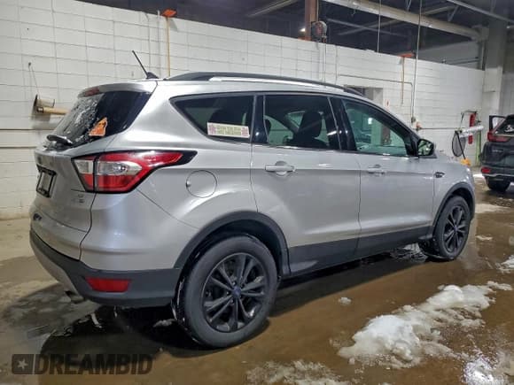 ✅ 2018 Ford Escape SE • VIN: 1FMCU9GD5JUB29436 • Lot: 95638085. Wystawiony na Copart z przebiegiem 148 370 mil. Bezpłatny archiwum sprzedaży aukcyjnych z USA i szczegółowy raport historii pojazdu na DreamBid. Zdjęcie 3.