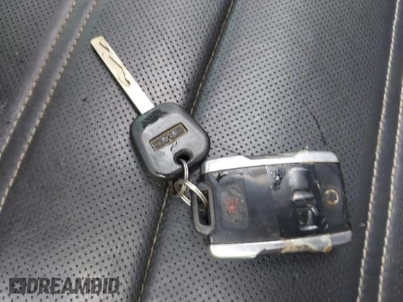 ✅ 2017 GMC Sierra 2500HD Denali • VIN: 1GT12UEY8HF213419 • Лот: 42720346. Опубликован ранее на IAAI с пробегом 169 799 миль. Бесплатный доступ к архиву аукционных продаж из США и подробный отчёт об истории автомобиля на DreamBid. Изображение 11.