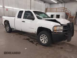 2011 Chevrolet Silverado 1500 Work Truck z VIN 1GCRKPE33BZ114053, wystawiony jako IAAI lot #42268316 z przebiegiem 267 956 mil mil oraz . Historia ofert i sprzedaży dostępna na DreamBid. Obrazek 1.