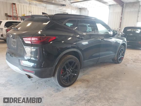 ✅ 2023 Chevrolet Blazer LT • VIN: 3GNKBHR4XPS137822 • Lot: 42581632. Wystawiony na IAAI z przebiegiem 45 183 mil. Bezpłatny archiwum sprzedaży aukcyjnych z USA i szczegółowy raport historii pojazdu na DreamBid. Zdjęcie 4.
