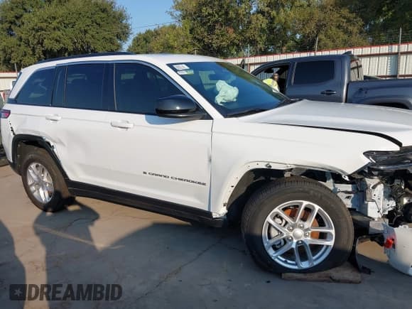 ✅ 2025 Jeep Grand Cherokee Laredo • VIN: 1C4RJHAG6SC306653 • Lot: 43183120. Listed on IAAI with 595 mi. Free auction sales archive from the USA and detailed vehicle history report at DreamBid. Image 14.