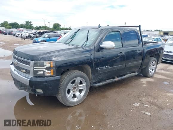 ✅ 2007 Chevrolet Silverado 1500 1LT • VIN: 3GCEC13027G522469 • Lot: 42902456. Wystawiony na IAAI z przebiegiem 295 741 mil. Bezpłatny archiwum sprzedaży aukcyjnych z USA i szczegółowy raport historii pojazdu na DreamBid. Zdjęcie 17.