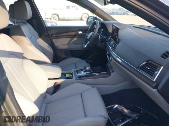 ✅ 2024 Audi Q5 S line Premium Plus • VIN: WA1E2AFY3R2095166 • Lot: 41652110. Wystawiony na IAAI z przebiegiem 531 mil. Bezpłatny archiwum sprzedaży aukcyjnych z USA i szczegółowy raport historii pojazdu na DreamBid. Zdjęcie 5.