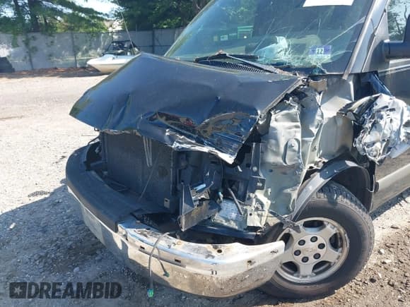 ✅ 2005 Chevrolet Express Passenger • VIN: 1GNFG15T751169844 • Lot: 42393893. Listed on IAAI with 226,673 mi. Free auction sales archive from the USA and detailed vehicle history report at DreamBid. Image 6.