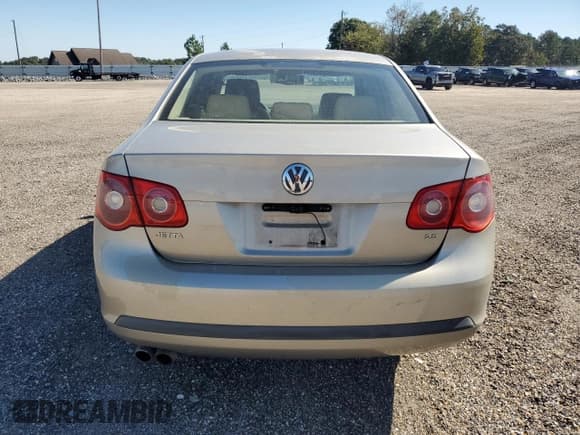 ✅ 2005 Volkswagen Jetta 2.5L • VIN: 3VWSF71KX5M617018 • Lot: 89722935. Wystawiony na Copart z przebiegiem 212 584 mil. Bezpłatny archiwum sprzedaży aukcyjnych z USA i szczegółowy raport historii pojazdu na DreamBid. Zdjęcie 6.