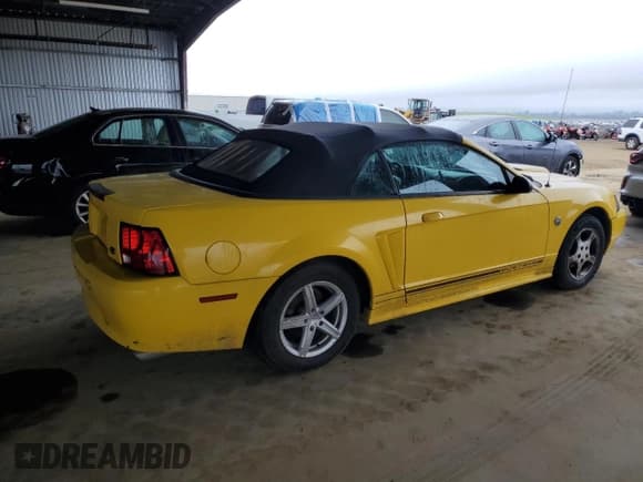 ✅ 2004 Ford Mustang Deluxe • VIN: 1FAFP444X4F116776 • Lot: 46214525. Listed on Copart with 227,041 mi. Free auction sales archive from the USA and detailed vehicle history report at DreamBid. Image 3.