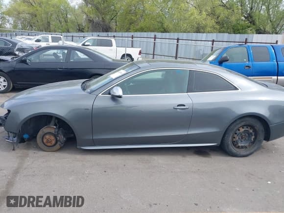 ✅ 2012 Audi S5 Premium Plus • VIN: WAUCVAFR0CA001543 • Lot: 42087961. Wystawiony na IAAI z przebiegiem 100 951 mil. Bezpłatny archiwum sprzedaży aukcyjnych z USA i szczegółowy raport historii pojazdu na DreamBid. Zdjęcie 14.