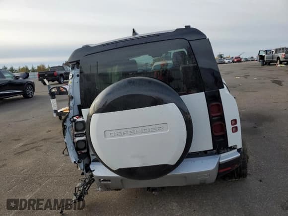 ✅ 2024 Land Rover Defender S • VIN: SALEJ7EXXR2284281 • Лот: 91698805. Опубликован ранее на Copart с пробегом 28 396 миль. Бесплатный доступ к архиву аукционных продаж из США и подробный отчёт об истории автомобиля на DreamBid. Изображение 6.
