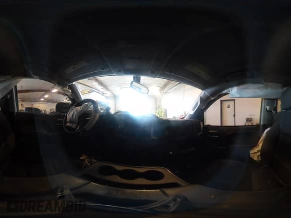 2018 Chevrolet Silverado 1500 LT z VIN 3GCUKREC0JG519095, wystawiony jako IAAI lot #43271594 z przebiegiem 108 548 mil mil oraz . Historia ofert i sprzedaży dostępna na DreamBid. Obrazek 18.