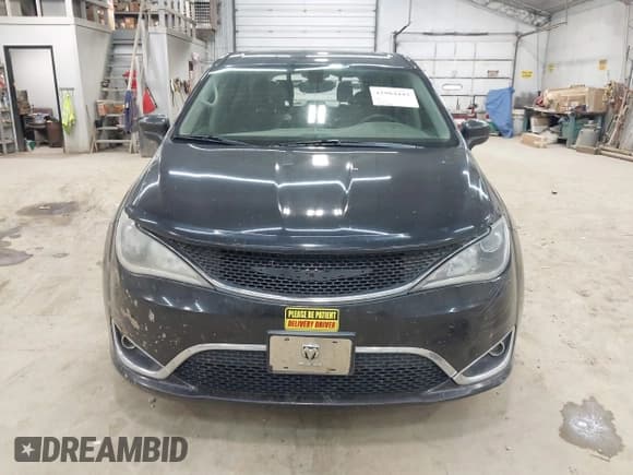 ✅ 2017 Chrysler Pacifica Touring L • VIN: 2C4RC1BG4HR833588 • Лот: 42984443. Опубликован ранее на IAAI с пробегом 195 758 миль. Бесплатный доступ к архиву аукционных продаж из США и подробный отчёт об истории автомобиля на DreamBid. Изображение 12.