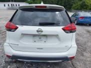 ✅ 2017 Nissan Rogue SL • VIN: 5N1AT2MV1HC811261 • Lot: 42958050. Wystawiony na IAAI z przebiegiem 111 702 mil. Bezpłatny archiwum sprzedaży aukcyjnych z USA i szczegółowy raport historii pojazdu na DreamBid. Zdjęcie 17.