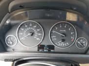 ✅ 2015 BMW 3 Series 328i • VIN: WBA3A5C50FF607985 • Lot: 86839955. Wystawiony na Copart z przebiegiem 88 815 mil. Bezpłatny archiwum sprzedaży aukcyjnych z USA i szczegółowy raport historii pojazdu na DreamBid. Zdjęcie 9.