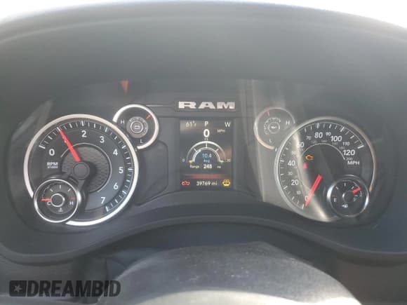 ✅ 2022 Ram 1500 Big Horn • VIN: 1C6SRFBT0NN159806 • Lot: 87258855. Wystawiony na Copart z przebiegiem 39 769 mil. Bezpłatny archiwum sprzedaży aukcyjnych z USA i szczegółowy raport historii pojazdu na DreamBid. Zdjęcie 9.